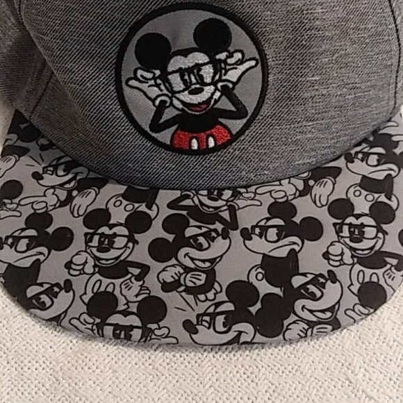 Disney Mickey Mouse Hat - Picture 2 of 5